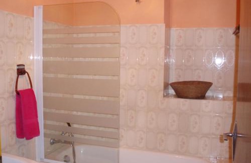 Le Glaizil Bed & Breakfast | Le Rocher des Ducs, Appartement & Chambres, abris voitures et motos
