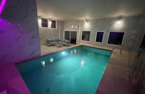 Verneuil-sur-Vienne House | Le Royal - Piscine intérieure - sauna