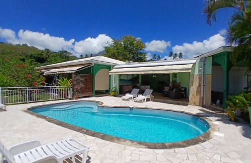 Saint-Pierre Apartment | Le Saint Pierre swimming pool & jacuzzi, sea & mountain views Habitation Perle Créole