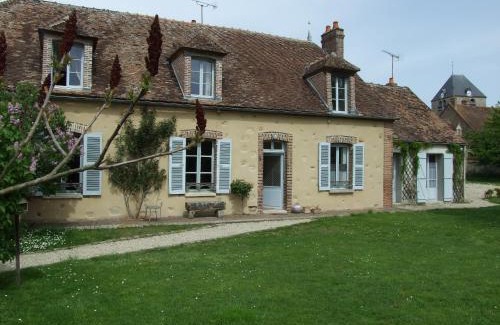 La Villeneuve-au-Chatelot House | Le Saule Argenté
