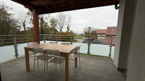 Arthaz-Pont-Notre-Dame Apartment | Le spacieux au dernier étage avec vue dégagée