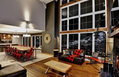 Stoneham Ski Chalet | Le Sto Shack 25 Chemin Blanc by Les Chalets Alpins