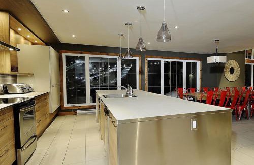Stoneham Ski Chalet | Le Sto Shack 25 Chemin Blanc by Les Chalets Alpins