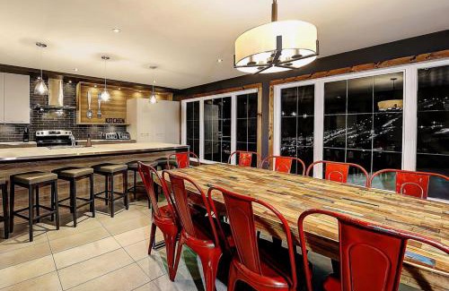 Stoneham Ski Chalet | Le Sto Shack 25 Chemin Blanc by Les Chalets Alpins