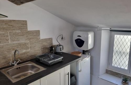 Tournus Apartment | Le Studio du Docteur Privey - Free & secure Park Bike -3mn Autoroute