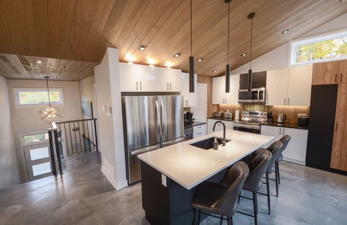 Sainte-Ann-des-Lacs Ski Chalet | Le SUMMUM St-Sauveur Luxe + PISCINE INTÉRIEUR/luxury cottage indoor pool-spa