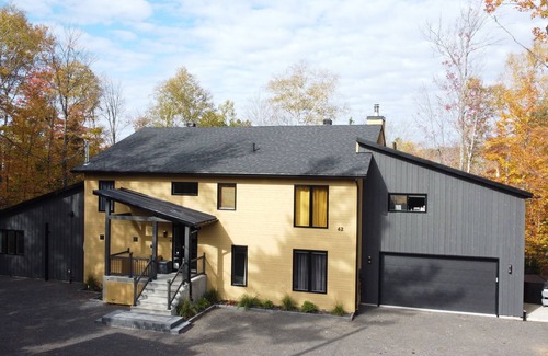 Sainte-Ann-des-Lacs Ski Chalet | Le SUMMUM St-Sauveur Luxe + PISCINE INTÉRIEUR/luxury cottage indoor pool-spa
