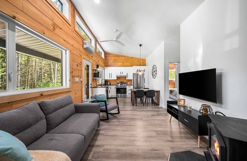 Mauricie Ski Chalet | Le Tamia | Spa, Nature & Riverside Escape