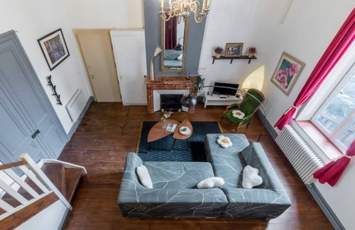 Gares Apartment | Le Théâtre ~ Spacious, Downtown & Quiet