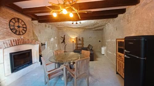 Montresor House | Le troglogite Ambraline