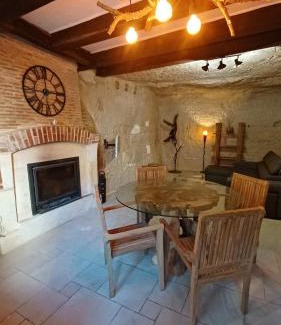 Montresor House | Le troglogite Ambraline