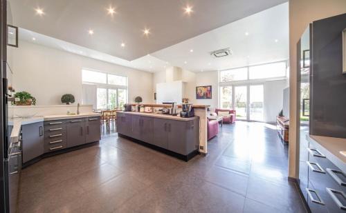 Saint-Loup-de-Varennes Villa | Le Verger Secret