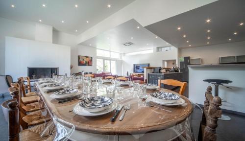 Saint-Loup-de-Varennes Villa | Le Verger Secret