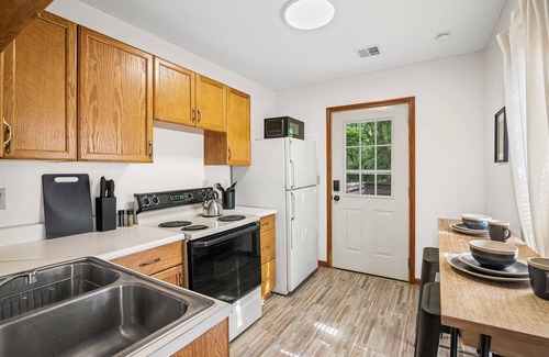 Olathe Apartment | Leaf and Loft ~ Tranquil w/ Deck & Large Yard with Wi-Fi with Stunning View