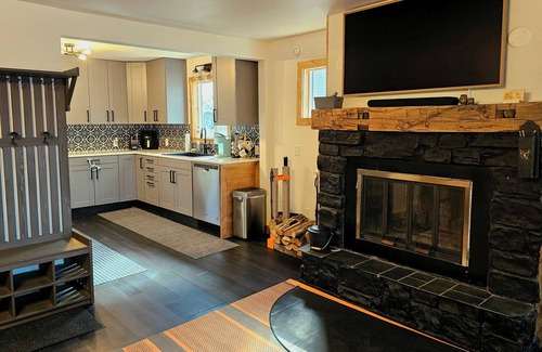 Richwood Cabin | Leaf Lake Haven -A lakeside getaway at its best - summer, fall, winter or spring