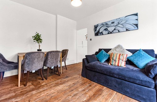 Wandsworth Apartment | Leafy Oasis: Wandsworth Chic Pad