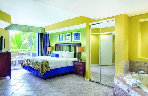 Pompano Beach Resort | Leave your worries at the door!