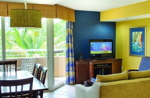 Pompano Beach Resort | Leave your worries at the door!