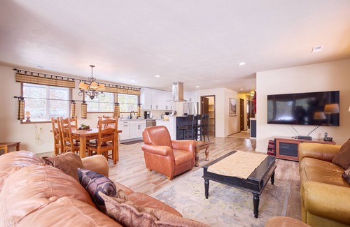 Leavenworth House | Leavenworth Retreat - pet-friendly with hot tub and mountain views