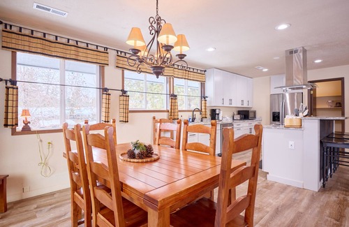 Leavenworth House | Leavenworth Retreat - pet-friendly with hot tub and mountain views