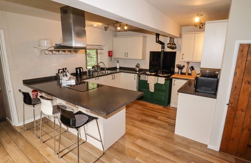 Cheddleton Cottage | LEE HOUSE COTTAGE, family friendly, with hot tub in Cheddleton