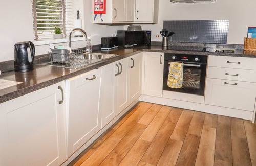 Cheddleton Cottage | LEE HOUSE COTTAGE, family friendly, with hot tub in Cheddleton