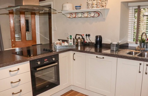 Cheddleton Cottage | LEE HOUSE COTTAGE, family friendly, with hot tub in Cheddleton