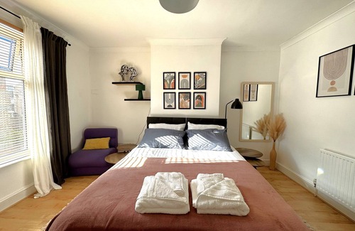Leeds House | Leeds Cosy House, Free parking, Close to Leeds centre, Pet friendly