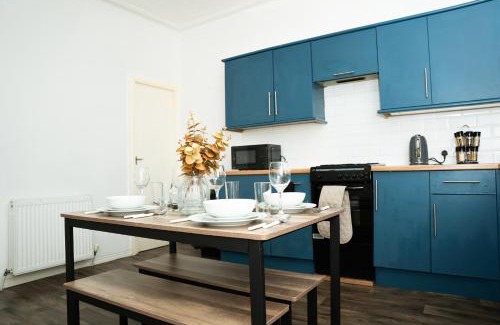 Leeds Apartment | Leeds Large Townhouse Retreat Close to The City