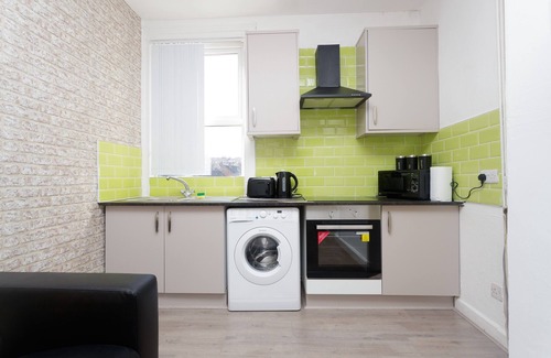 Leeds Apartment | Leeds One Bed Apartment sleeps 2 Kirkstall House
