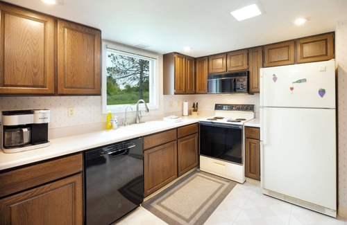Cedar Condo | Leelanau Wine Country Condo, 2 Bedroom, 3 Bath, Outside Heated Pool, A/C