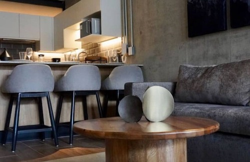 Zona Minerva Apartment | LEF 208 American Zone