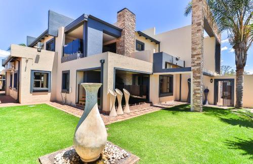 Springs House | Lefatshe La Rona Guesthouse