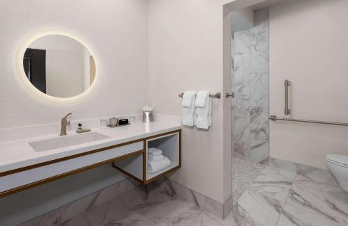 Green Bay Hotel | Legacy Hotel, Trademark Collection by Wyndham