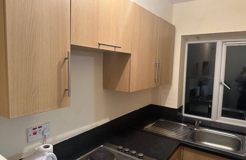 Manchester Apartment | Legacy’s Guesthouse close to Heaten park