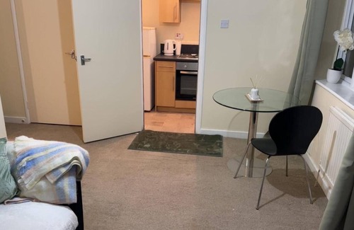 Manchester Apartment | Legacy’s Guesthouse close to Heaten park