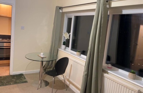 Manchester Apartment | Legacy’s Guesthouse close to Heaten park