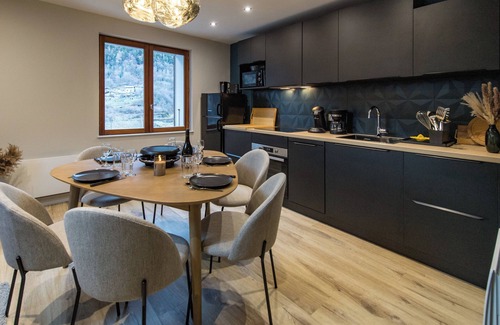Saint-Michel-de-Maurienne Apartment | Legendary ski & cycling – 4 to 6 guest getaway