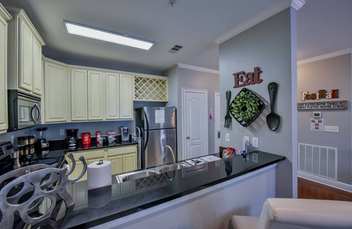 Tuscaloosa Condo | Legends Landing - close to campus, shopping, and more! Complex pool!