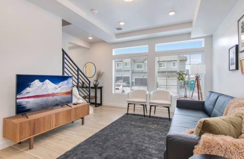 Lehi House | Lehi Contemporary Silicone Home
