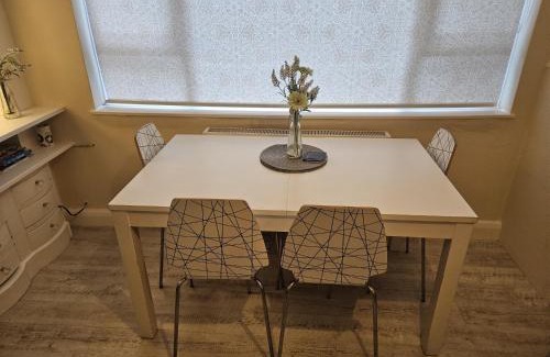 Leigh-on-Sea Apartment | Leigh-on-Sea Retreat - 2 Bedroom Apartment