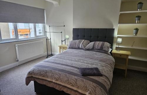 Leigh-on-Sea Apartment | Leigh-on-Sea Retreat - 2 Bedroom Apartment