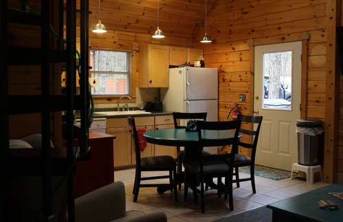Bellaire Cabin | Leister Kabine in the Woods