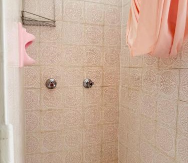 Parow House | Leisure Lodges Middle Room