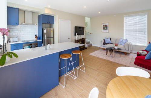 Somerfield Apartment | Leitch Cottage with carpark