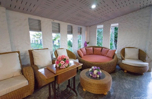 Chum Het Hotel | Lemon Resort