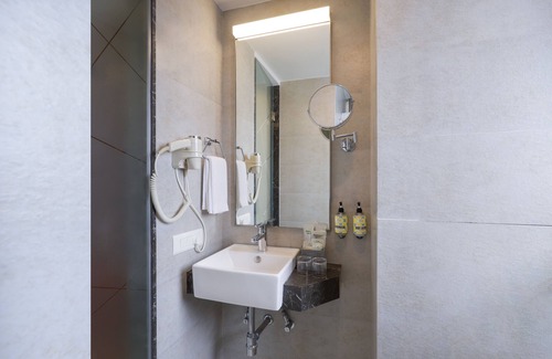 Kalina Hotel | Lemon Tree Hotel, Kalina BKC, Mumbai