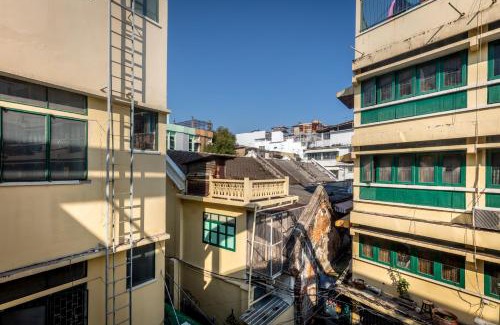 Talat Yot Hotel | Lemoncurd Bread and Coffee