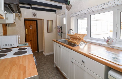 Kilham Cottage | LENA COTTAGE, pet friendly, character holiday cottage in Kilham