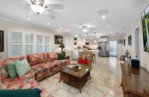 Old Town House | Lennon's Lodge, Luxury Accommodations for up to 6!